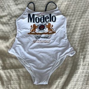 Modelo bathing suit